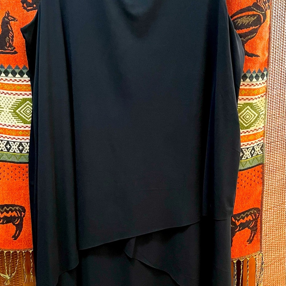 Sleeveless vneck, tiered dress